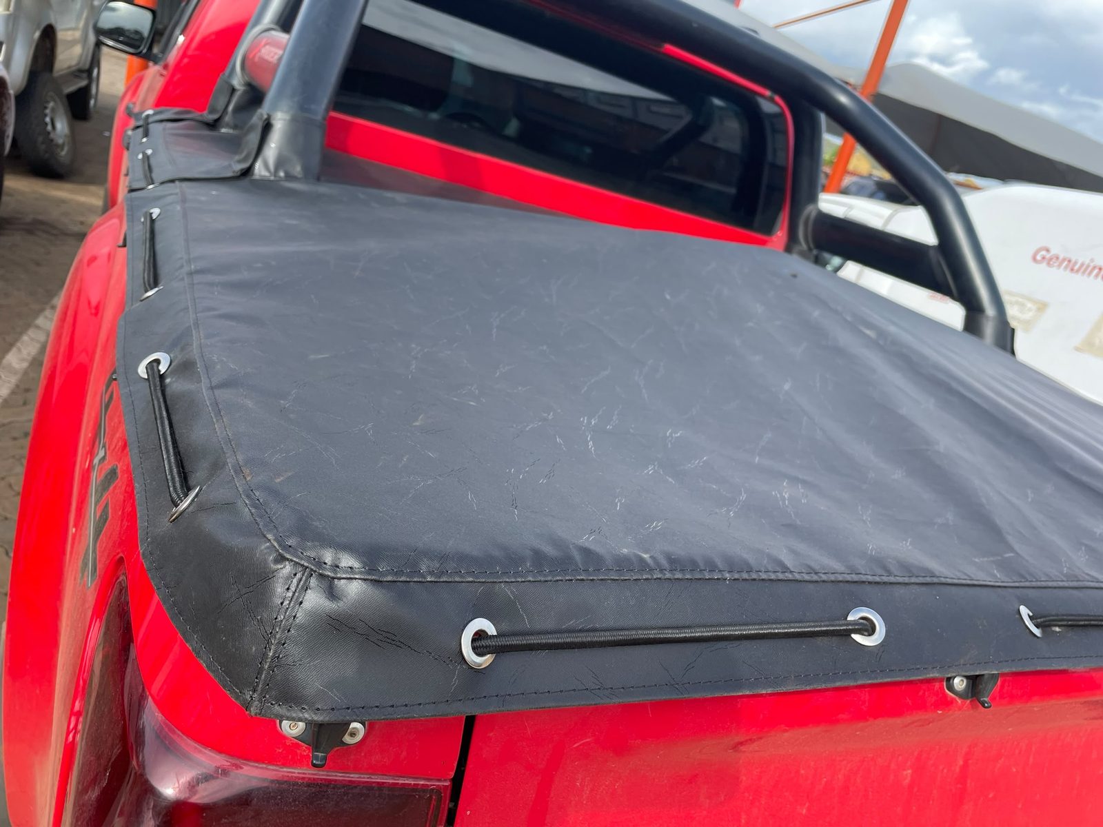 Custom vinyl tonneau cover fitted to a bakkie load bed